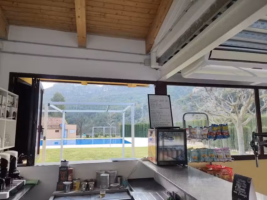 Bar piscina &laquo;Ca la llu&iuml;sa&raquo;