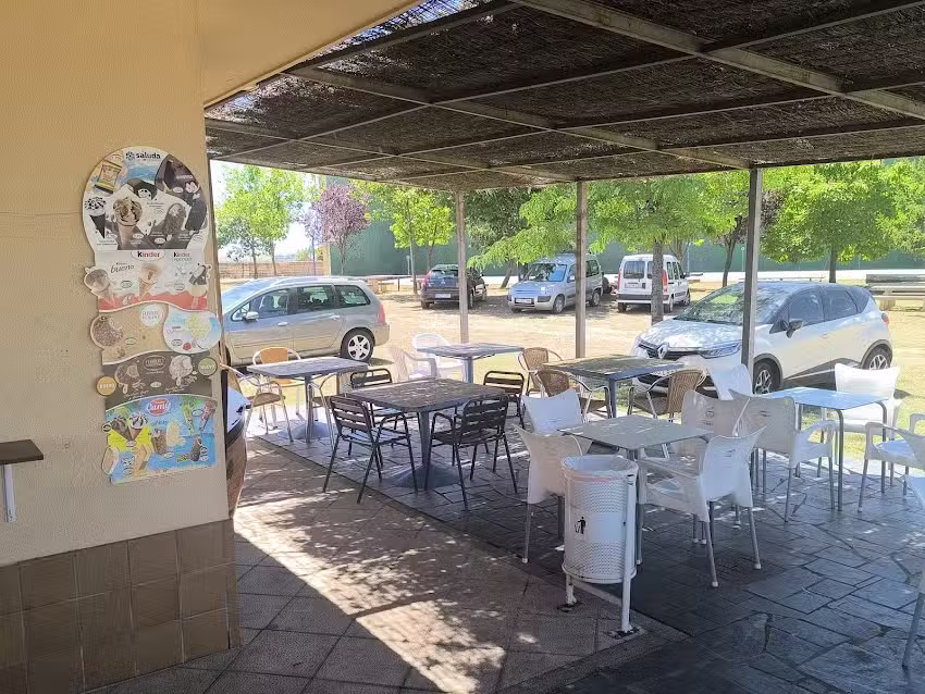 BAR-PISCINA de Rabanales.