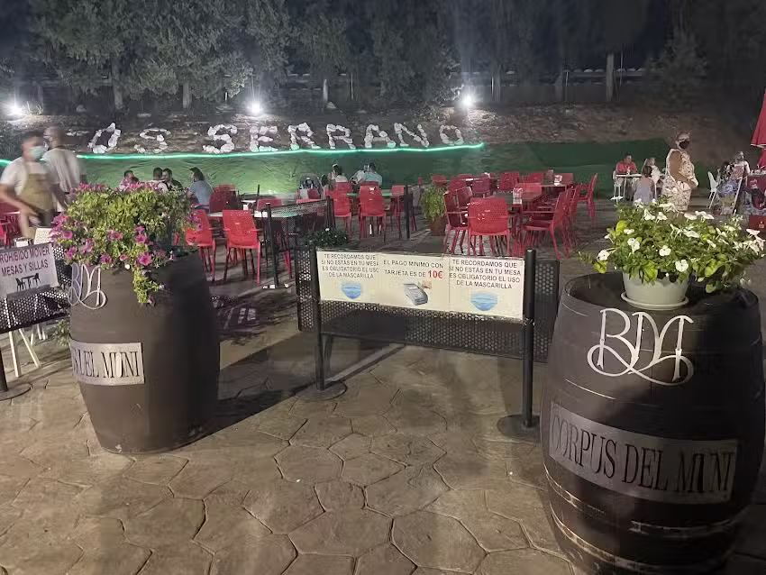 Bar piscina &ndash; Los Serrano