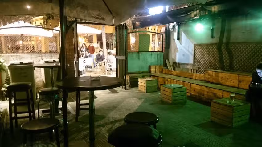 Bar Plan B