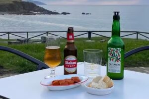 Bar Playa Arenal de mor&iacute;s, Moris beach club 2024