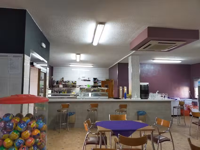 Bar Polideportivo / Desayunos / Tapas / Comidas / Cenas