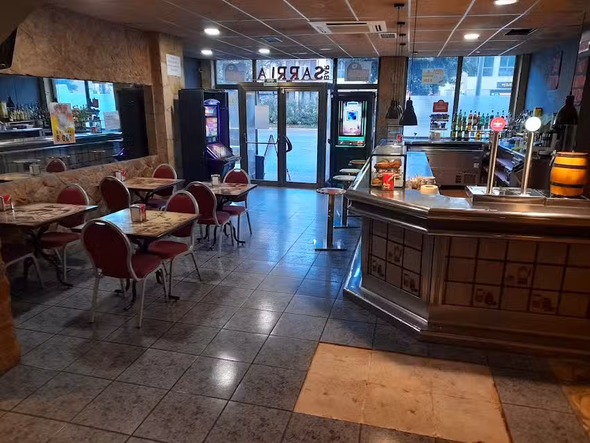 Bar & Pool Sarri&aacute;