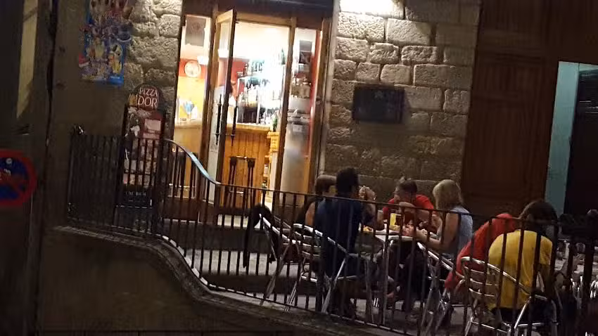 Bar Restaurant Cant&agrave;bric