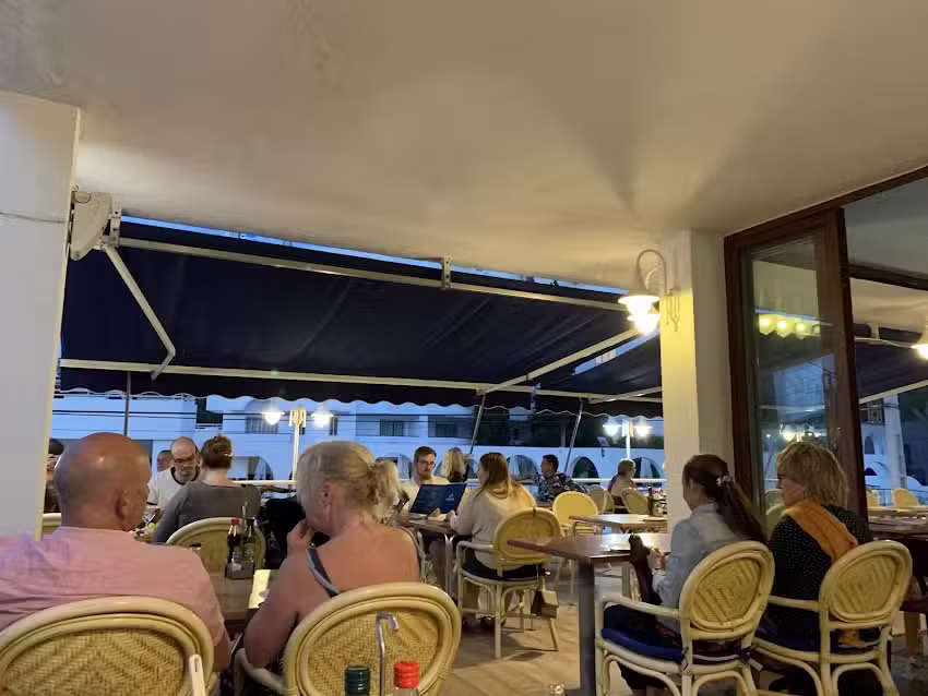 BAR & RESTAURANT MARINAS