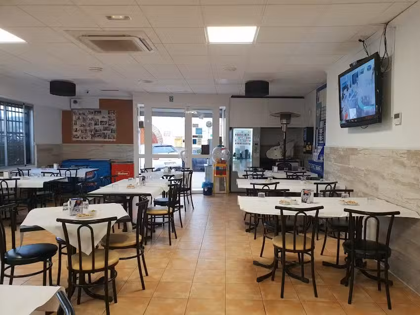 Bar Restaurante Avenida Petr&eacute;s
