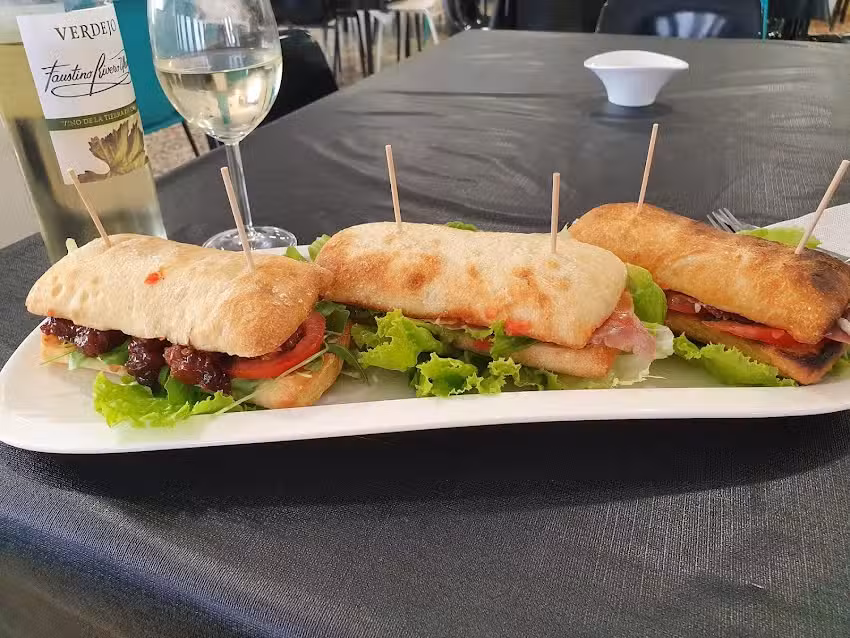 Bar &ndash; Restaurante &laquo;El Centre &raquo; Isi & Vero