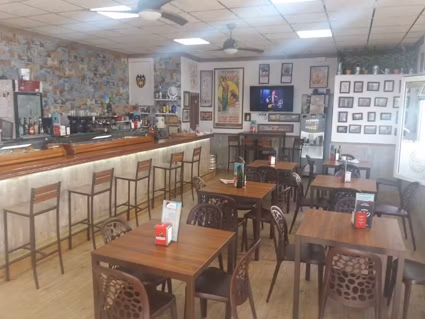 Bar restaurante LAS CA&Ntilde;AS