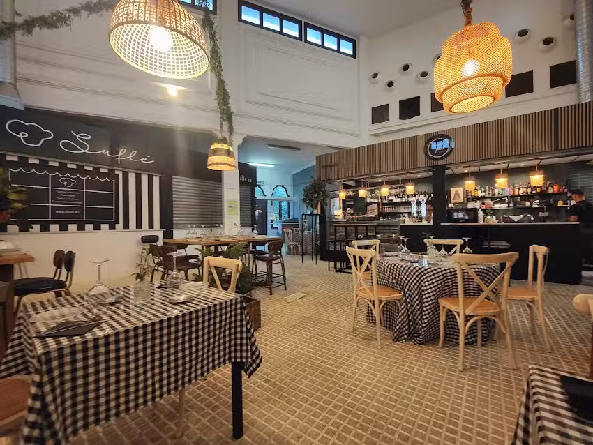 Bar restaurante Mercaito Manolo Juli&aacute;