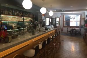 Bar Restaurante MUNDO &ndash; JARDIN INTERIOR &ndash; TERRAZA CUBIERTA