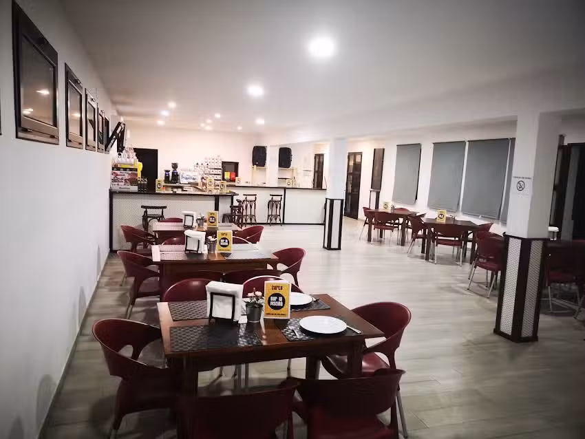 Bar-restaurante piscina bienvenida