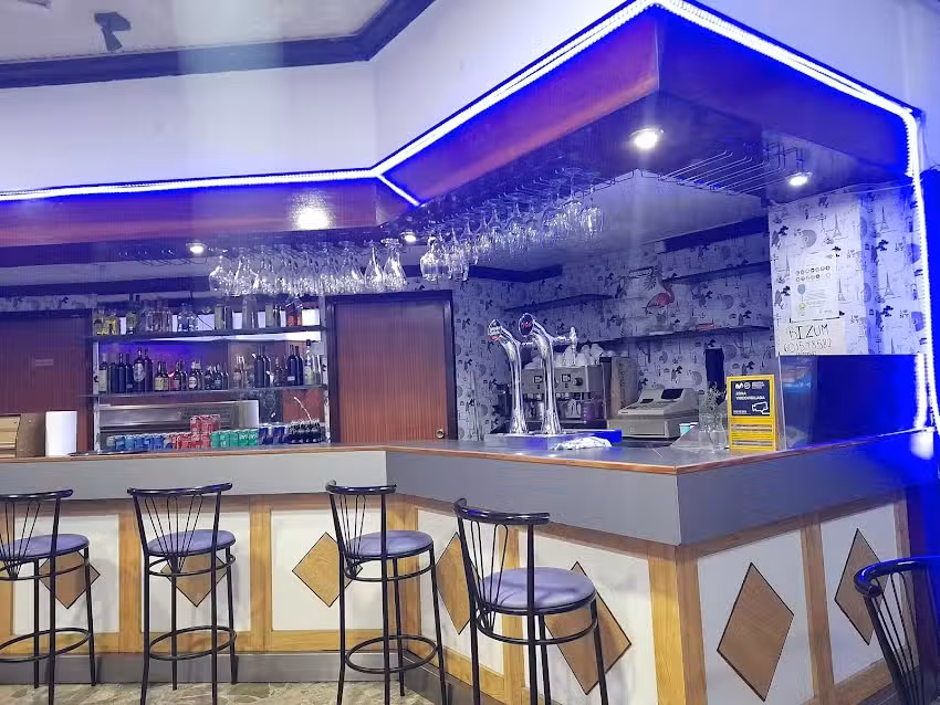 Bar &ndash; Restaurante &laquo;Punto y coma&raquo;