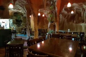 Bar/Restaurante Taberna La Cueva Cantarelus