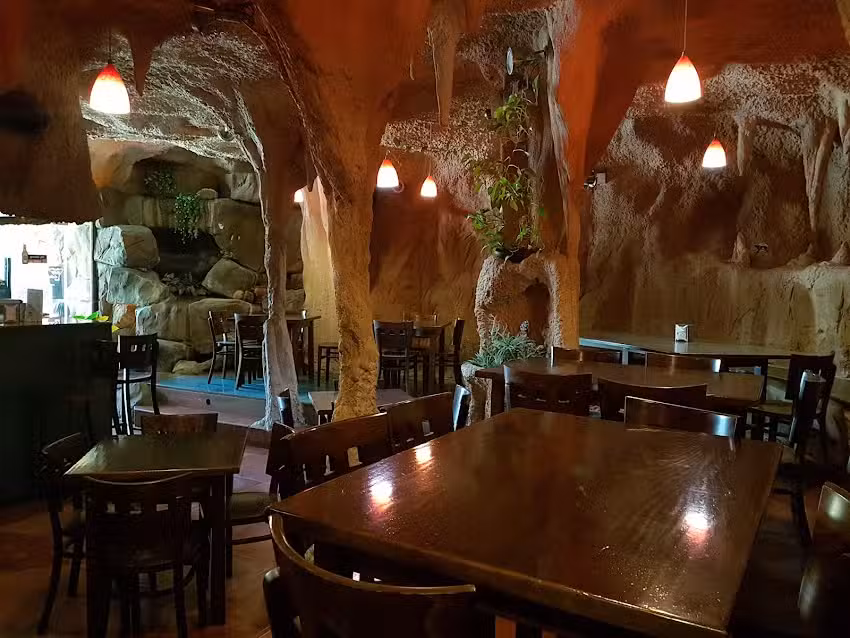 Bar/Restaurante Taberna La Cueva Cantarelus