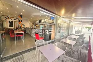 Bar restaurante Taper&iacute;a deCai