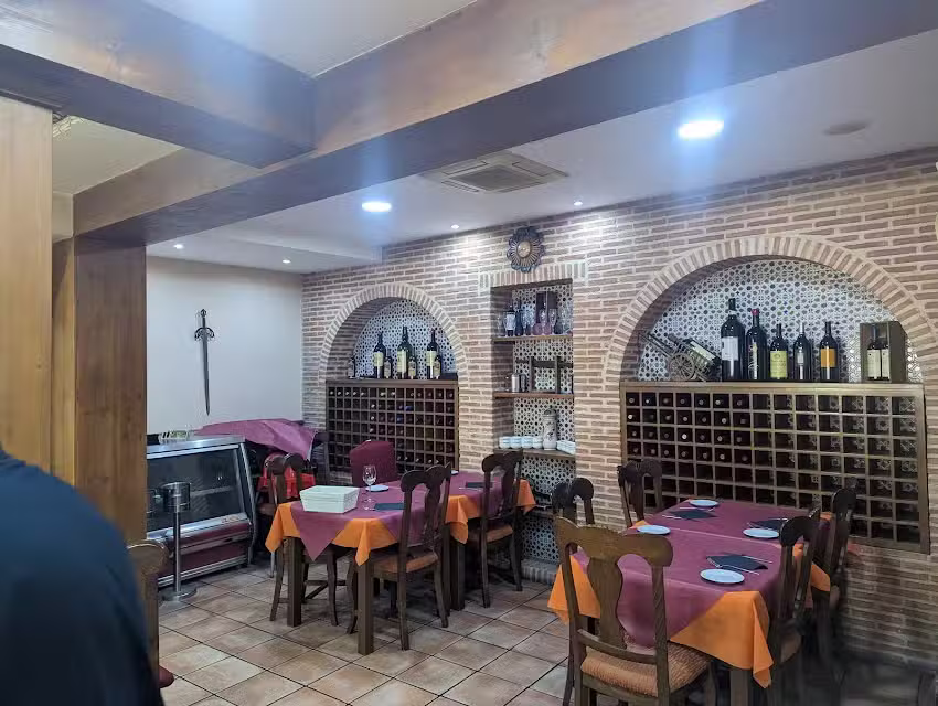 Bar restaurante Torner&iacute;as