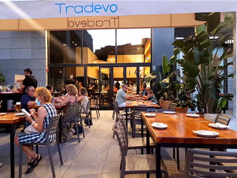 Bar restaurante Tradevo Nervi&oacute;n