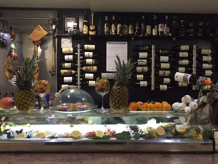 Bar Restaurante Vint i Cinc, Gav&agrave;