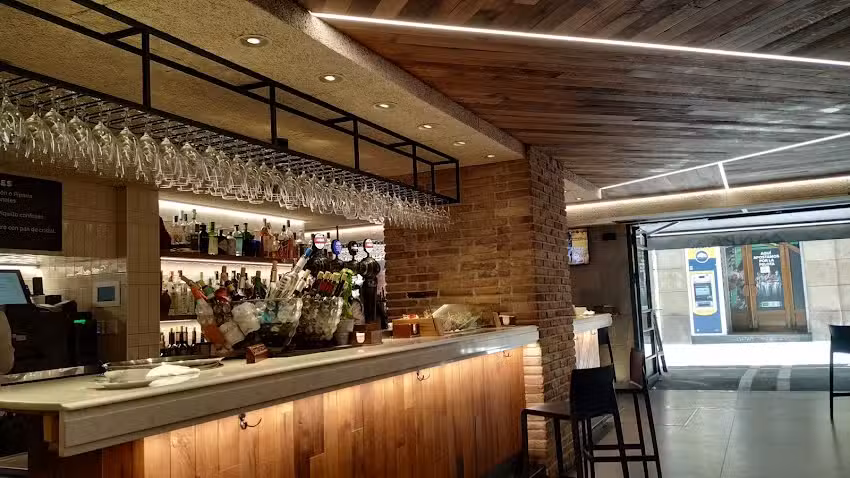 Bar Restaurante &ndash; ZANPA