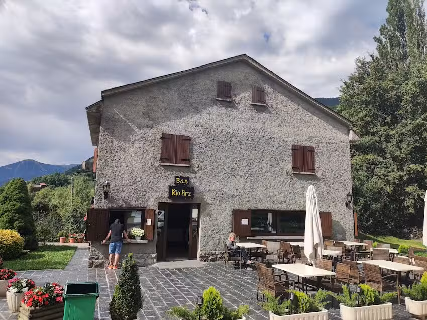 Bar R&iacute;o Ara