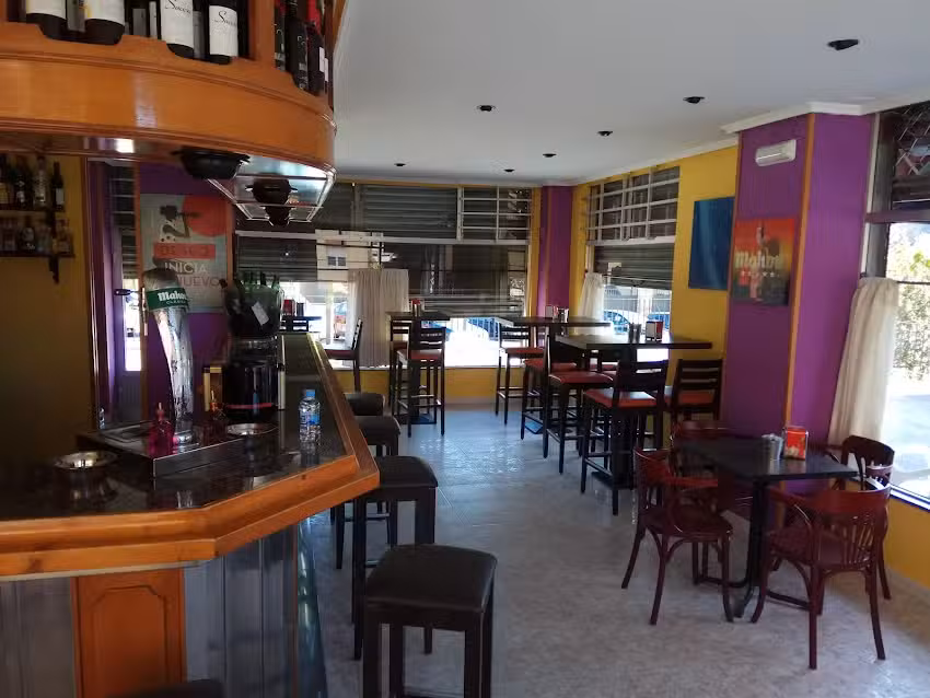 -Bar Rixon