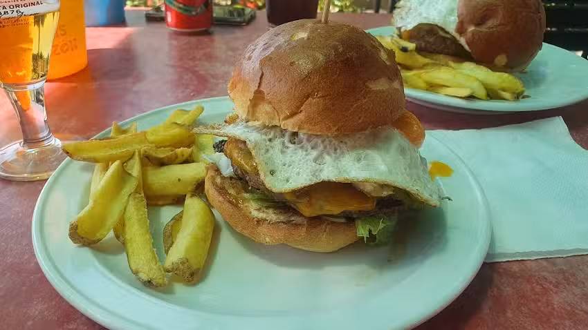 Bar &ndash; Terraza Piscina &ndash; Monz&oacute;n de Campos