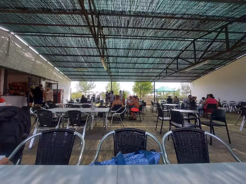 Bar-Terraza piscina trujillanos