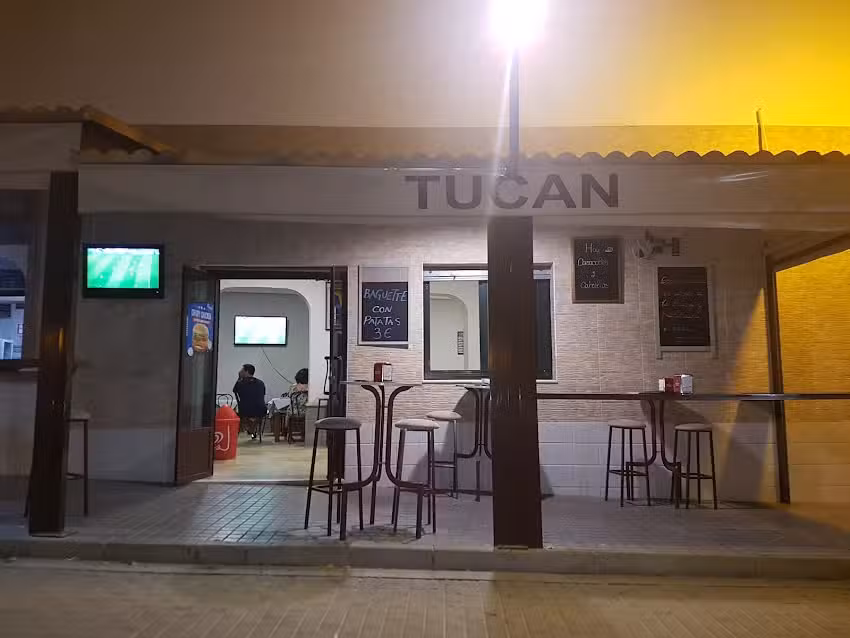 Bar Tucan y terraza