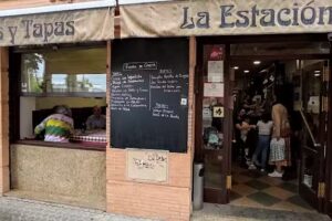 Bar Vinos y Tapas la Estaci&oacute;n