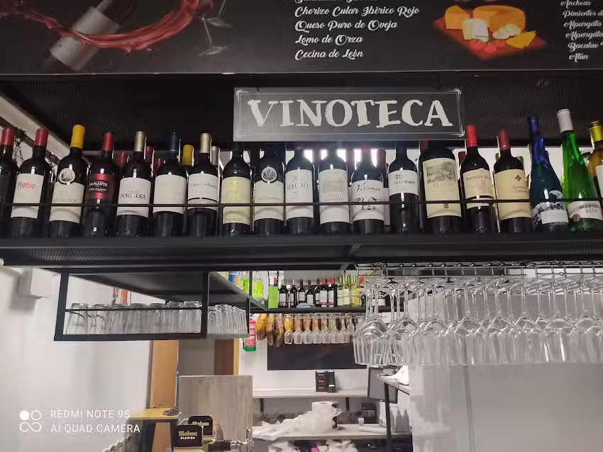 BAR VINOTECA SANTIAGO