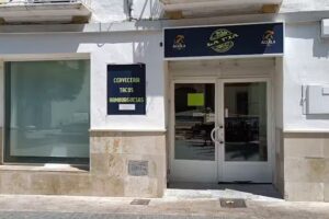 Bar y cafeter&iacute;a la tia