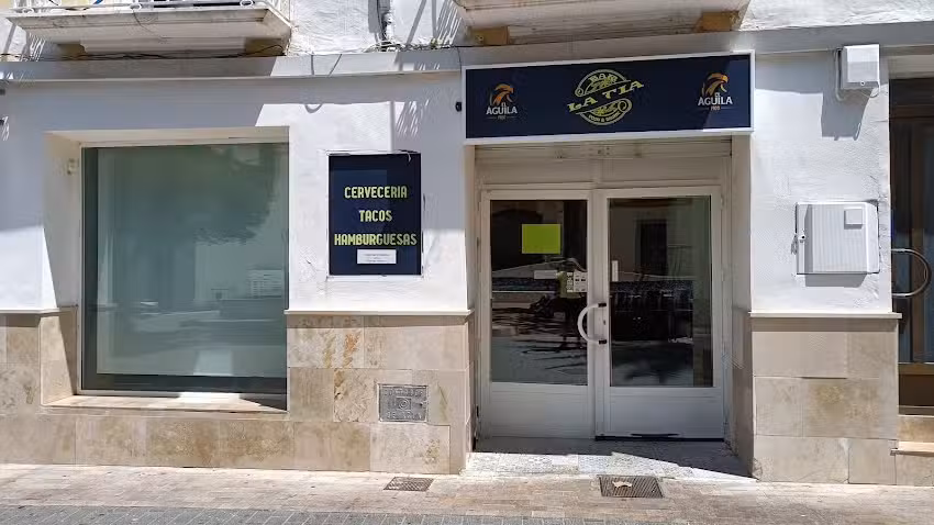 Bar y cafeter&iacute;a la tia