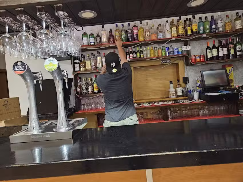 Bar Zeney