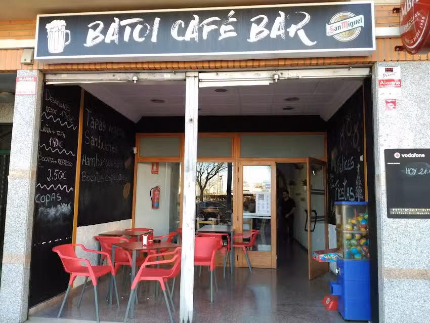 Batoi Caf&eacute; Bar