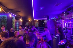 Bianco 10 Caf&eacute; &ndash; Pub