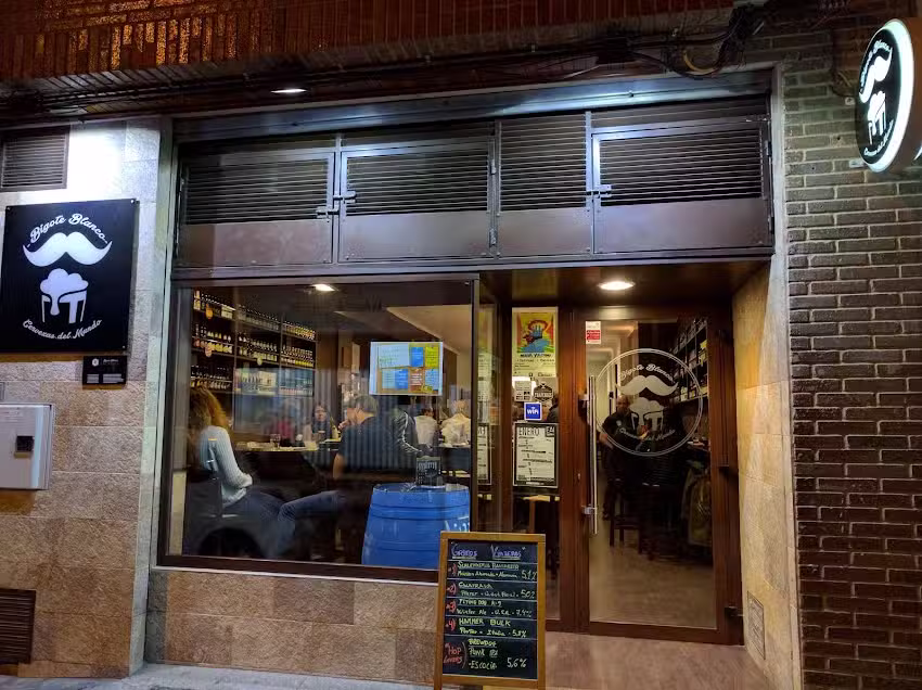 Bigote Blanco Cervezas del Mundo.