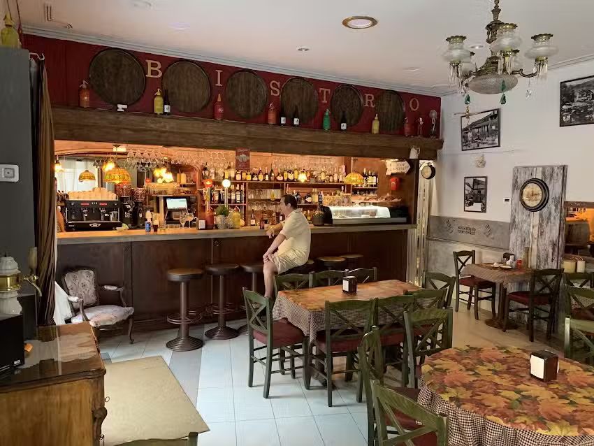 BISTR&Oacute; LA PARRA RESTAURANT