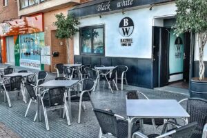 Black White Lounge Bar