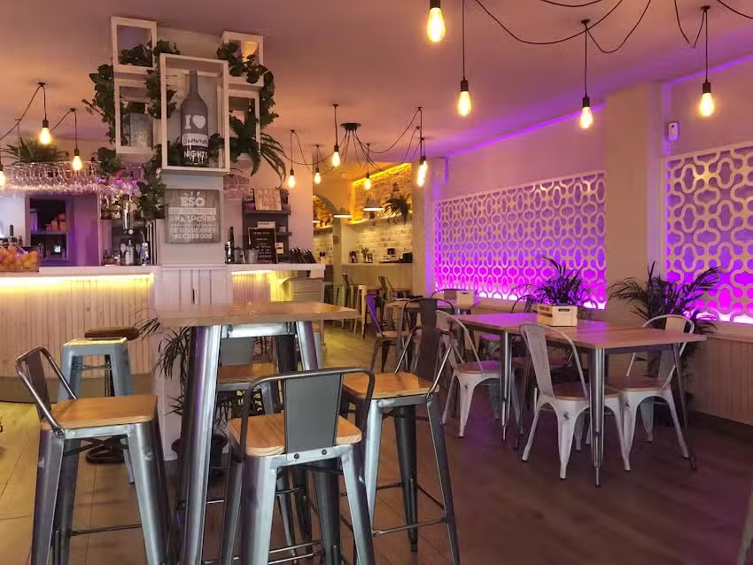 Bloody Mary Lounge Bar