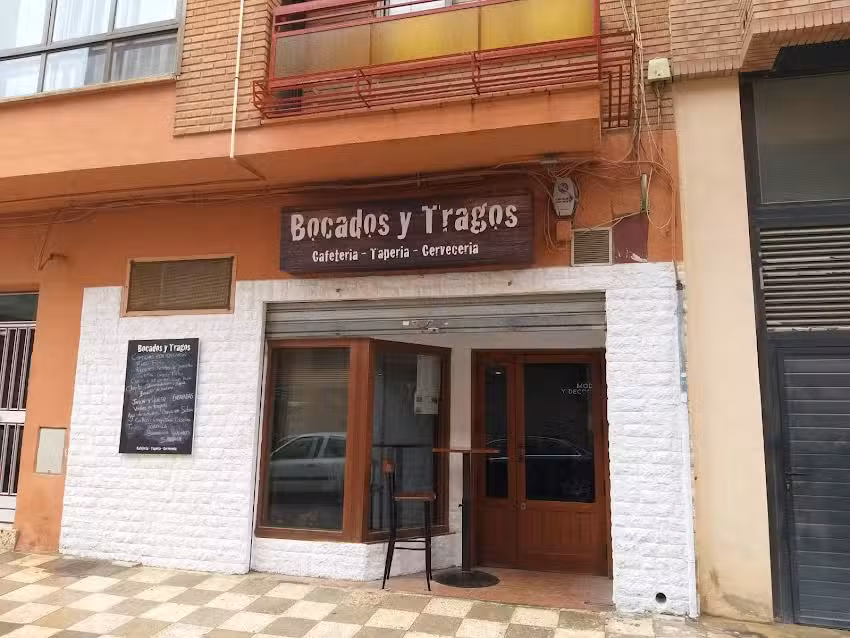 Bocados y Tragos Cafeter&iacute;a-Taper&iacute;a-Cervever&iacute;a.