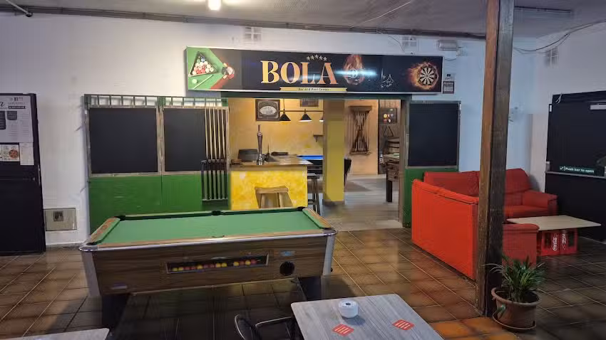 BOLA 8 BAR AND POOL CENTER