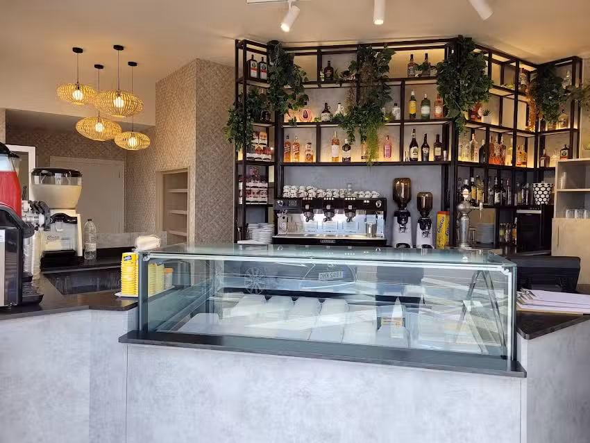 BOMBORA&rsquo;S Arrocer&iacute;a Gastro-Helader&iacute;a