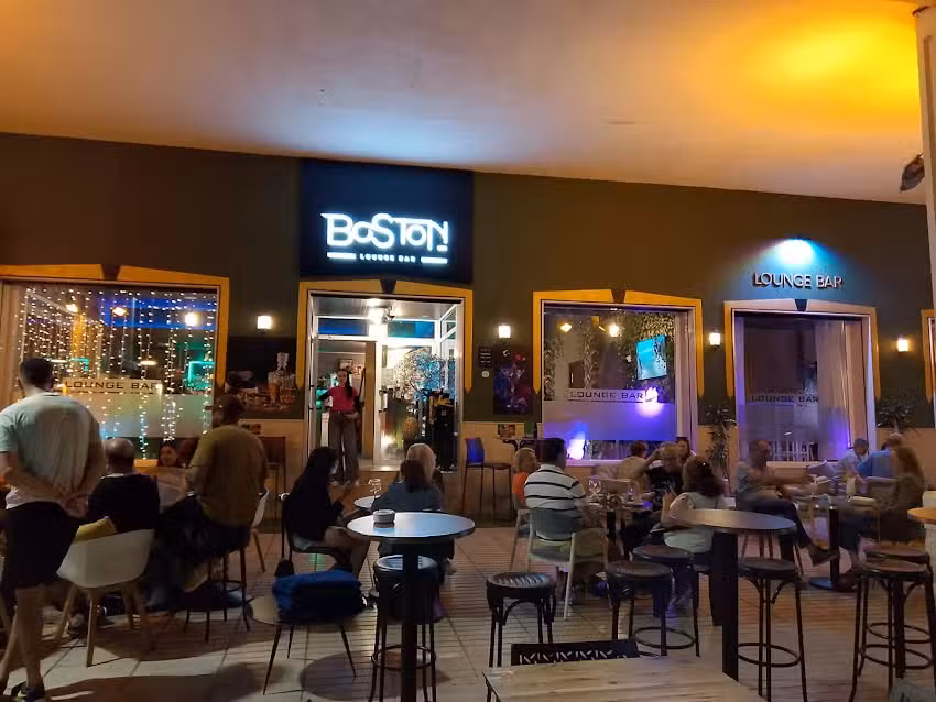 BOSTON LOUNGE BAR