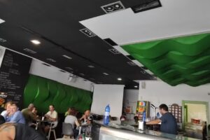 Botanik &ndash; Caf&eacute; Pub