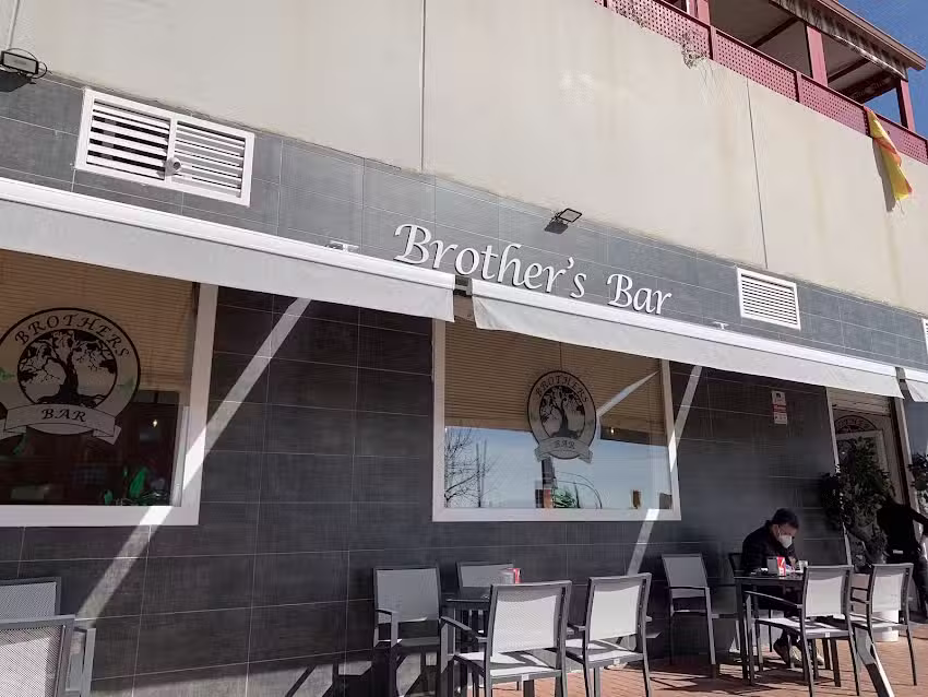 Brothers Bar