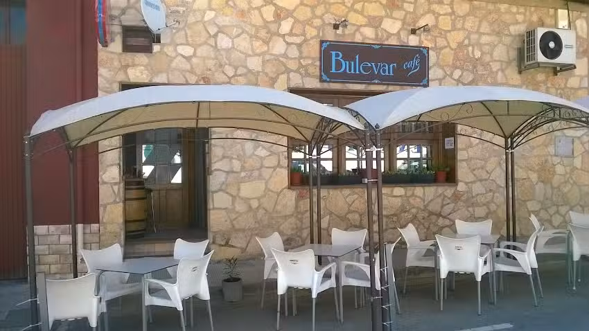 Bulevar Caf&eacute;