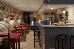 Ca la Carmen Bar de tapes, paelles, peix y marisc, Carn a la brasa el&eacute;ctrica y cargols a la llauna, a T&aacute;rrega Leida