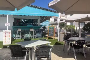 Cabana Family pool bar