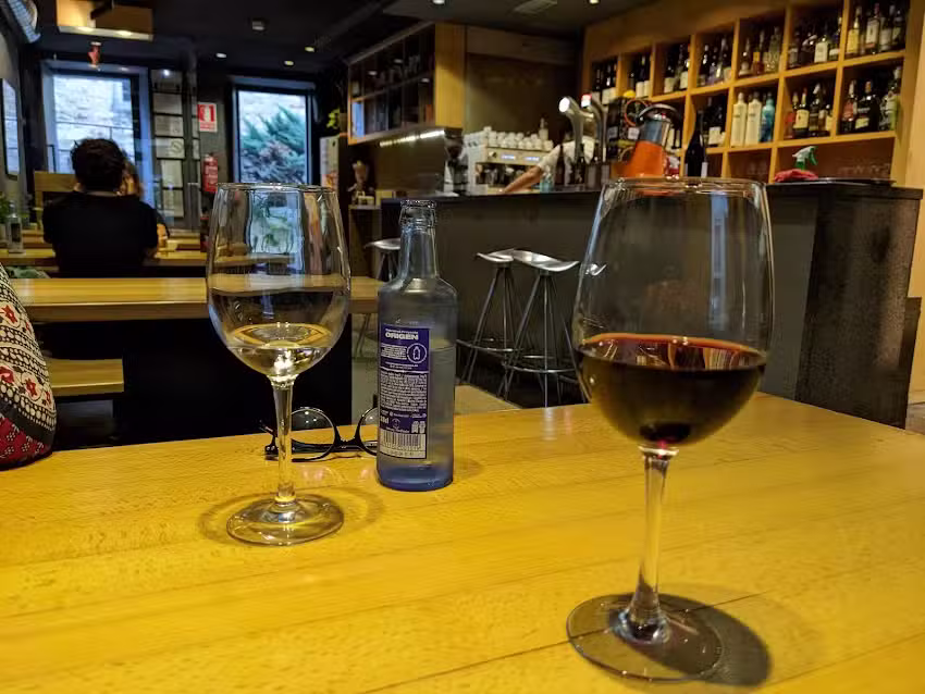 Caf&eacute;~Bar 13