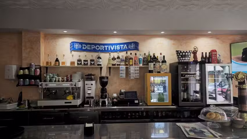 Caf&eacute; bar 15600